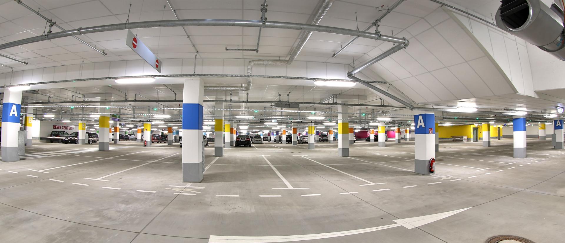 Tiefgarage NeuerMarkt Neumarkt mit heller Deckendämmung